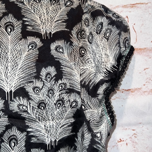 Free People Shirt Womens 0 Black Gray Peacock Feathers Silk Blouse Keyhole - Picture 7 of 10